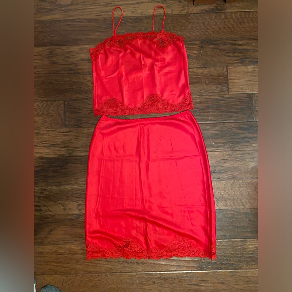 ❤️Vintage Christian Dior camisole/slip set. Size medium. Elastic is stretched.❤️